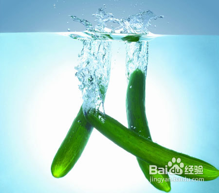 黄瓜敷脸方法让面部肌肤问题去无踪