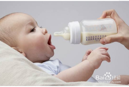 宝宝早晨先吃饭还是先喝奶？很多宝妈都搞错顺序了，别不在意