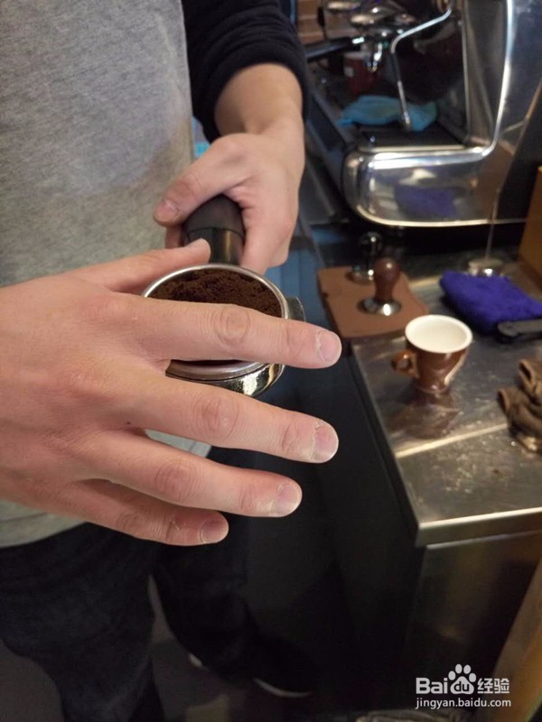 SCAE认证咖啡师教你在咖啡店该如何做好一杯拿铁