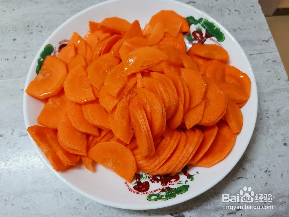 清炒胡萝卜片做法如下