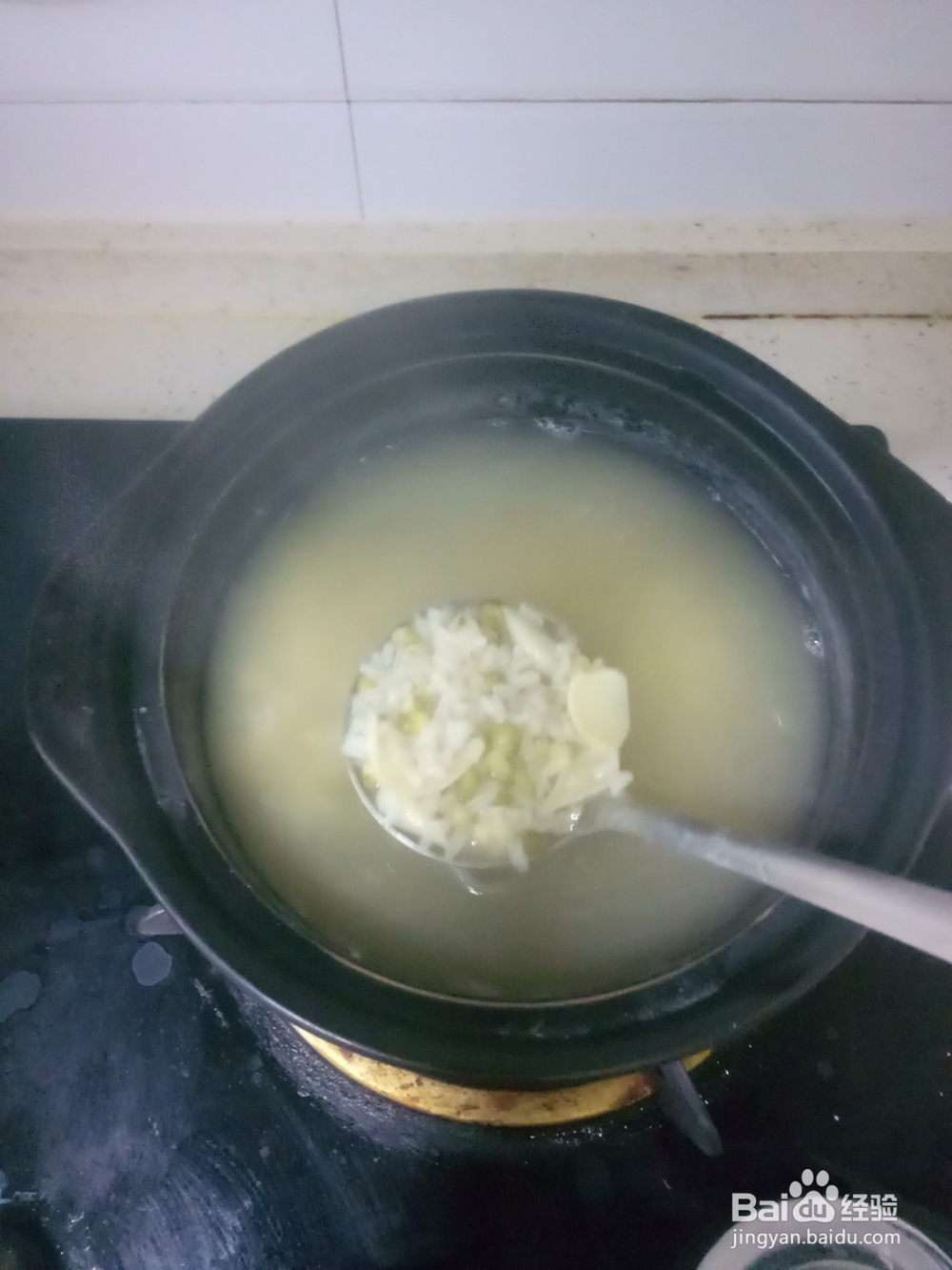 砂锅绿豆百合粥