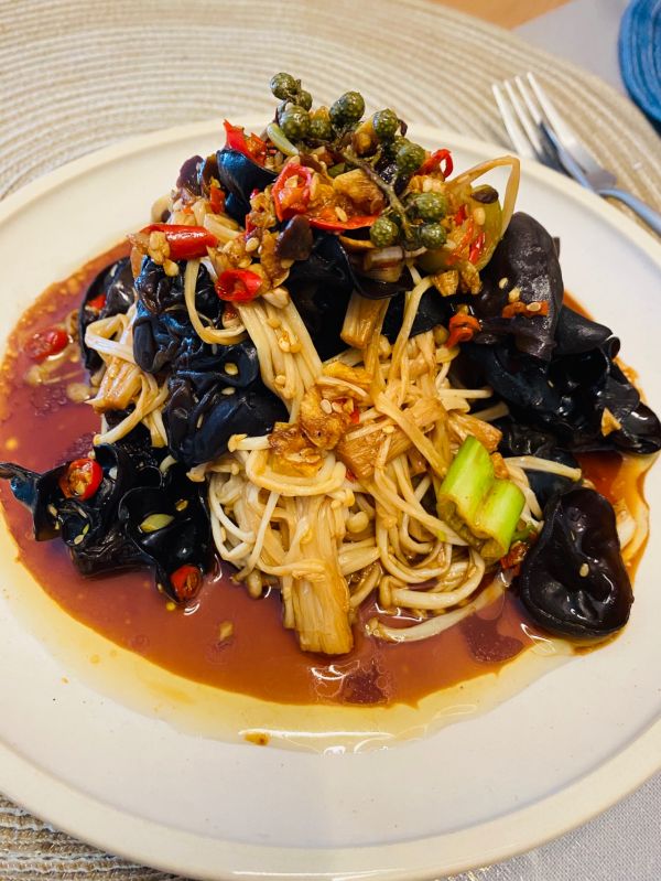 凉拌藤椒金针菇木耳