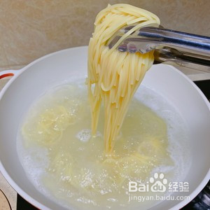 青酱意面的做法