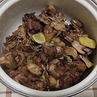 如何做出湖北年夜菜—板栗鸡汤水面？