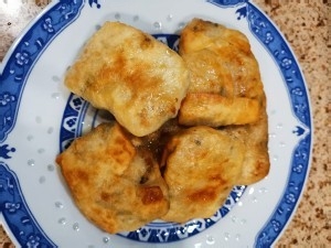 食补佳品腊肉豌豆糯米盒子的做法