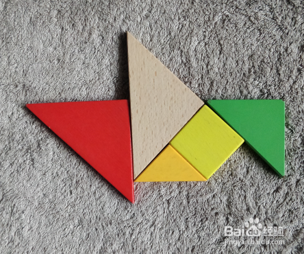 俯身拍翅的鸭子用七巧板怎么拼接？