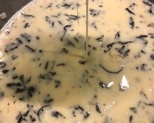 如何制作美味的姜汁紫菜鸡蛋饼