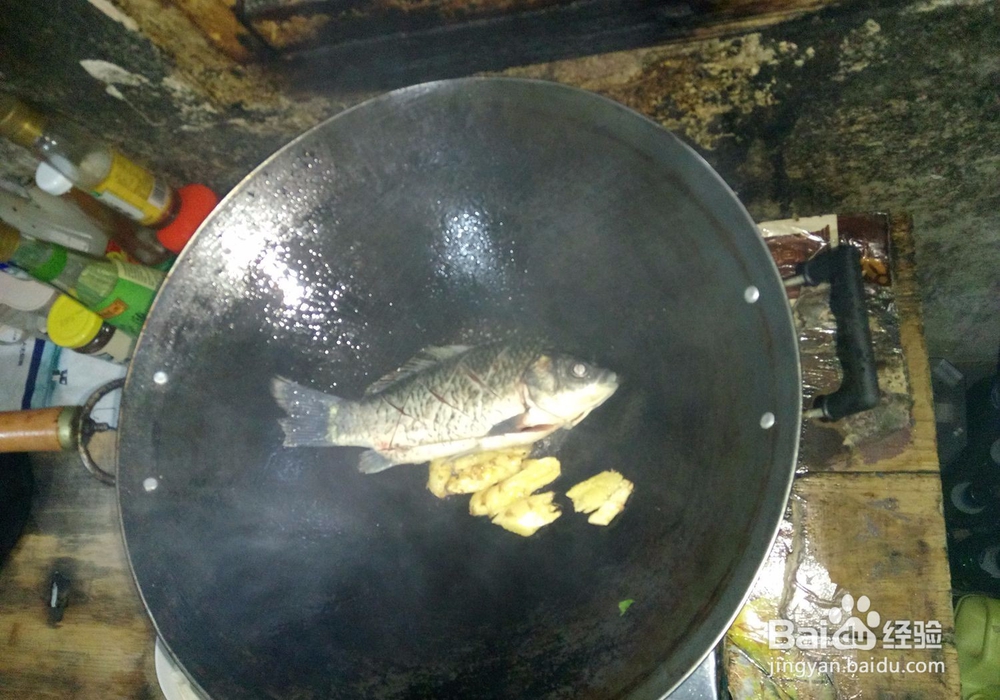 鲫鱼奶白豆腐汤