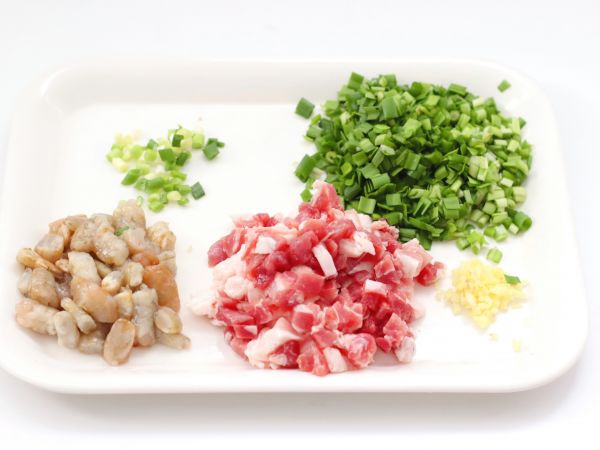 槐花虾仁酱肉包