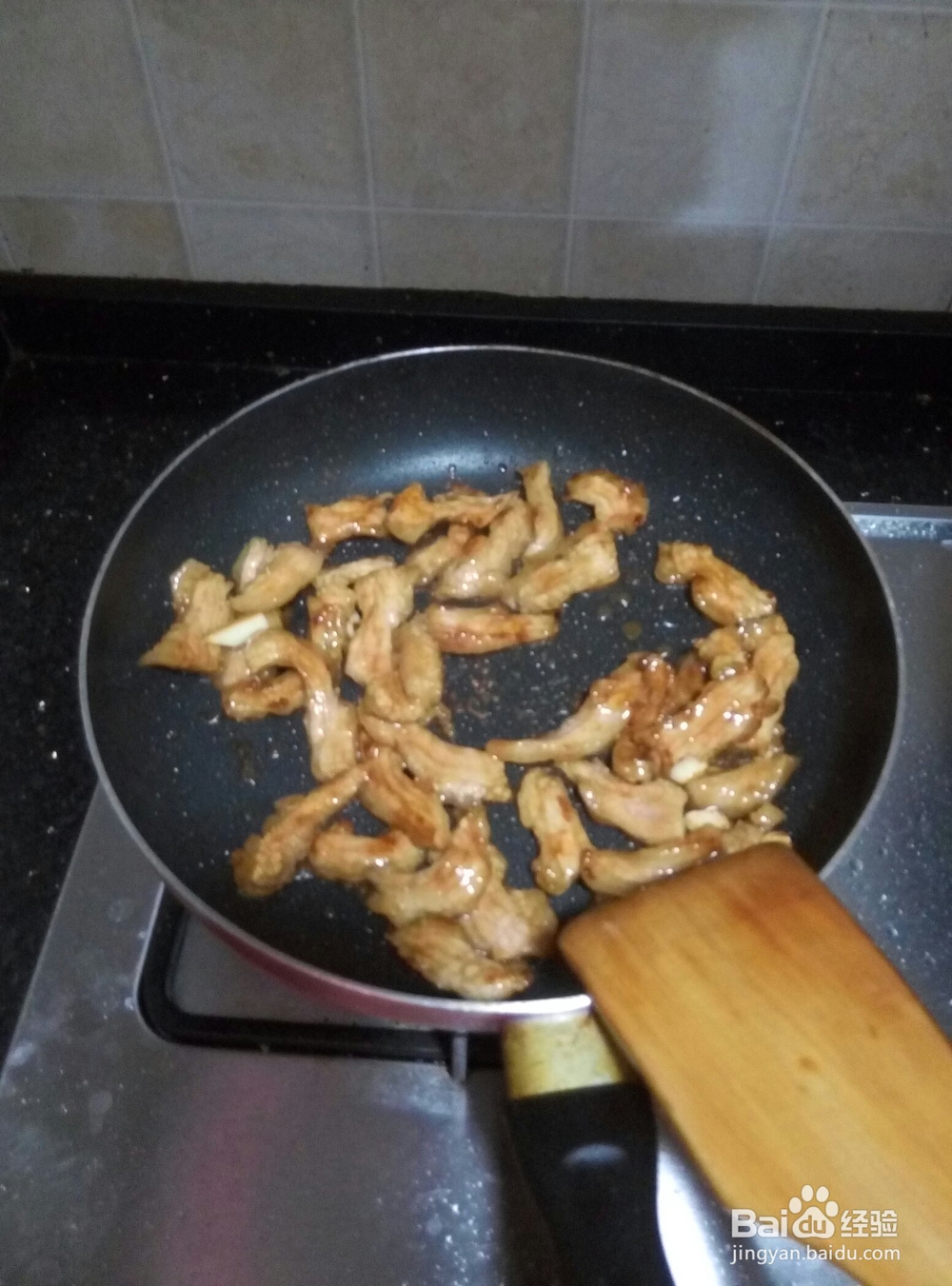 怎么做洋葱猪颈肉?