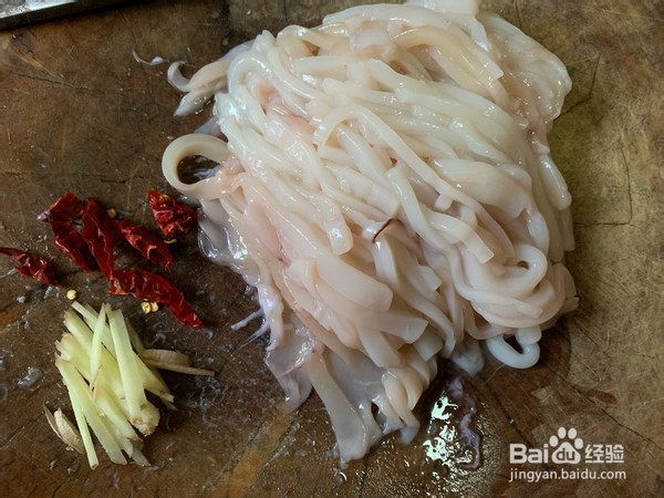 韭菜炒鱿鱼的做法