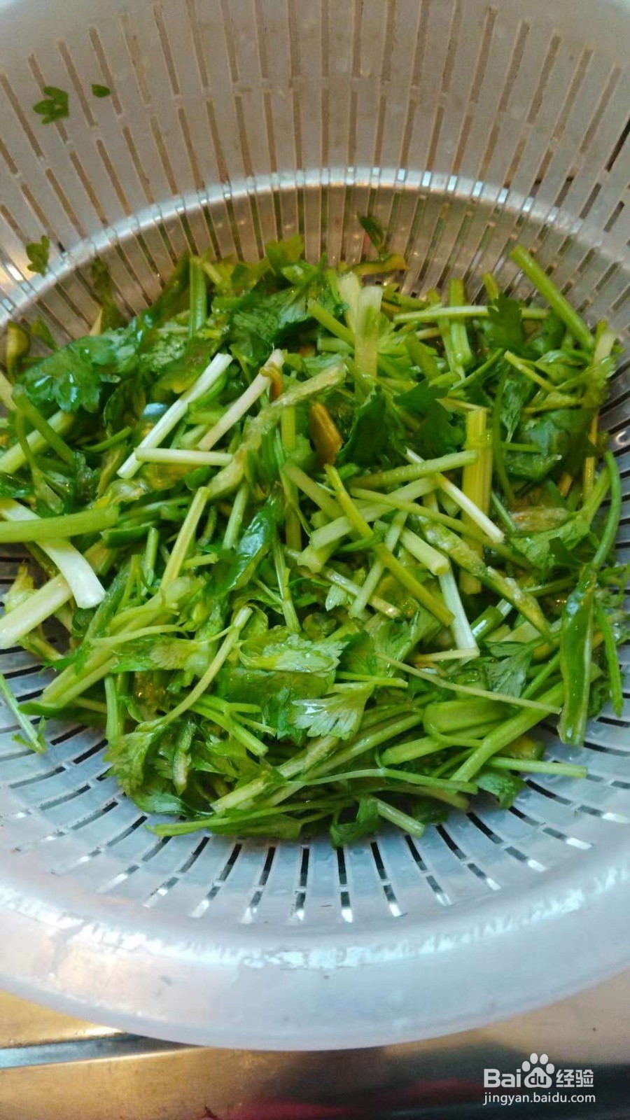 怎样炒芹菜好吃？