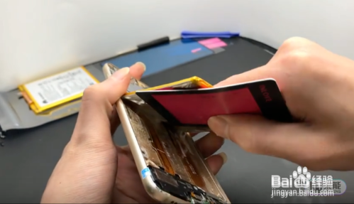 华为荣耀8青春版电池怎么换