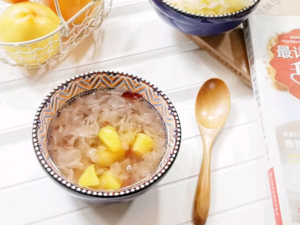 黄桃蔓越莓鲜银耳羹