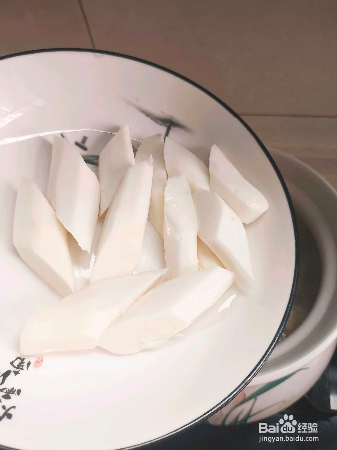 三药玉米排骨汤的做法