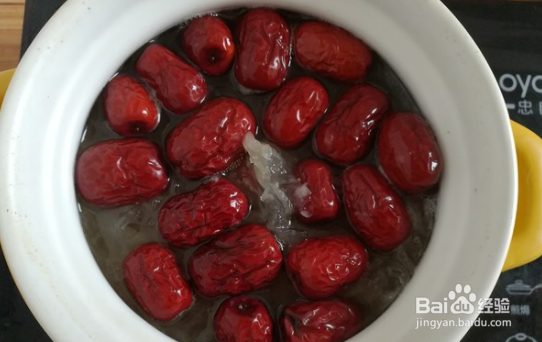 银耳红枣羹的做法