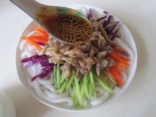 粉婆婆土豆粉——凉拌土豆粉