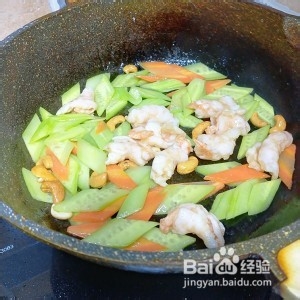 腰果黄瓜虾仁–敲虾