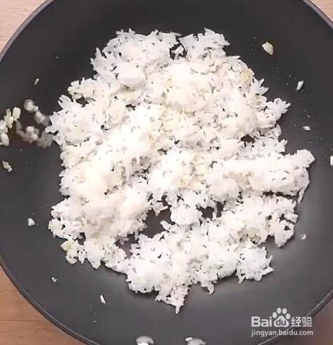 如何做酱油炒饭