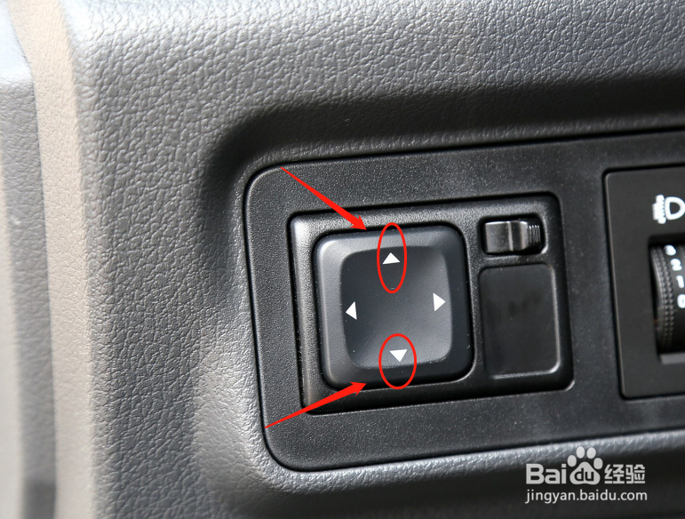 江淮V7汽车后视镜的调节方法