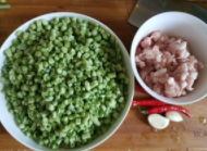 超简单的下饭菜肉末豆角,好吃到流泪