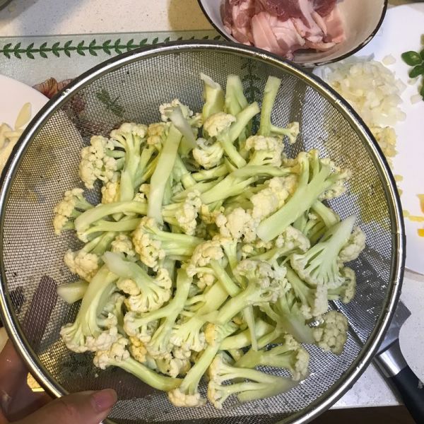 五花肉干煸有机花菜