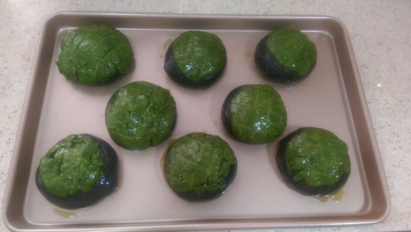 竹炭抹茶菠萝包