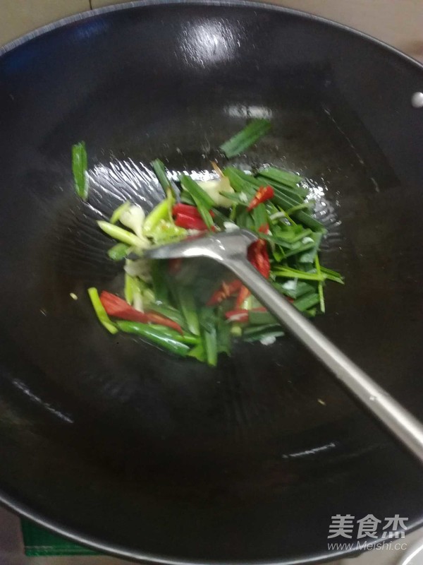 蒜苗炒猪血的做法