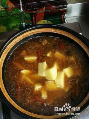 砂锅牛肉炖土豆的做法