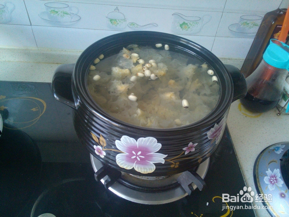 滋阴润肺的银耳百合莲子粥
