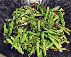食补养生芽菜干煸四季豆的做法