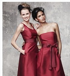 挑选什么颜色的伴娘礼服