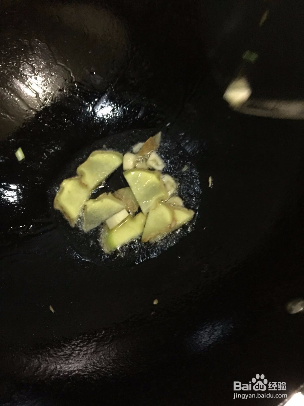 香菜鲫鱼豆腐的做法，很好吃哦