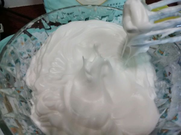 葡萄干戚风蛋糕