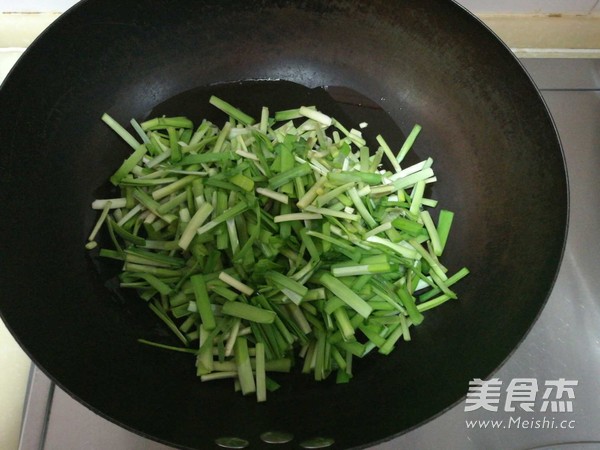 韭菜炒豆干的做法