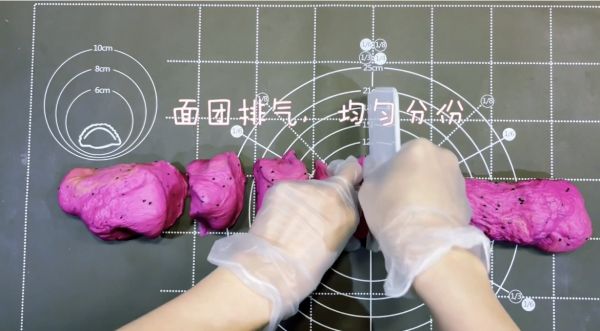 火龙果麻薯软欧包