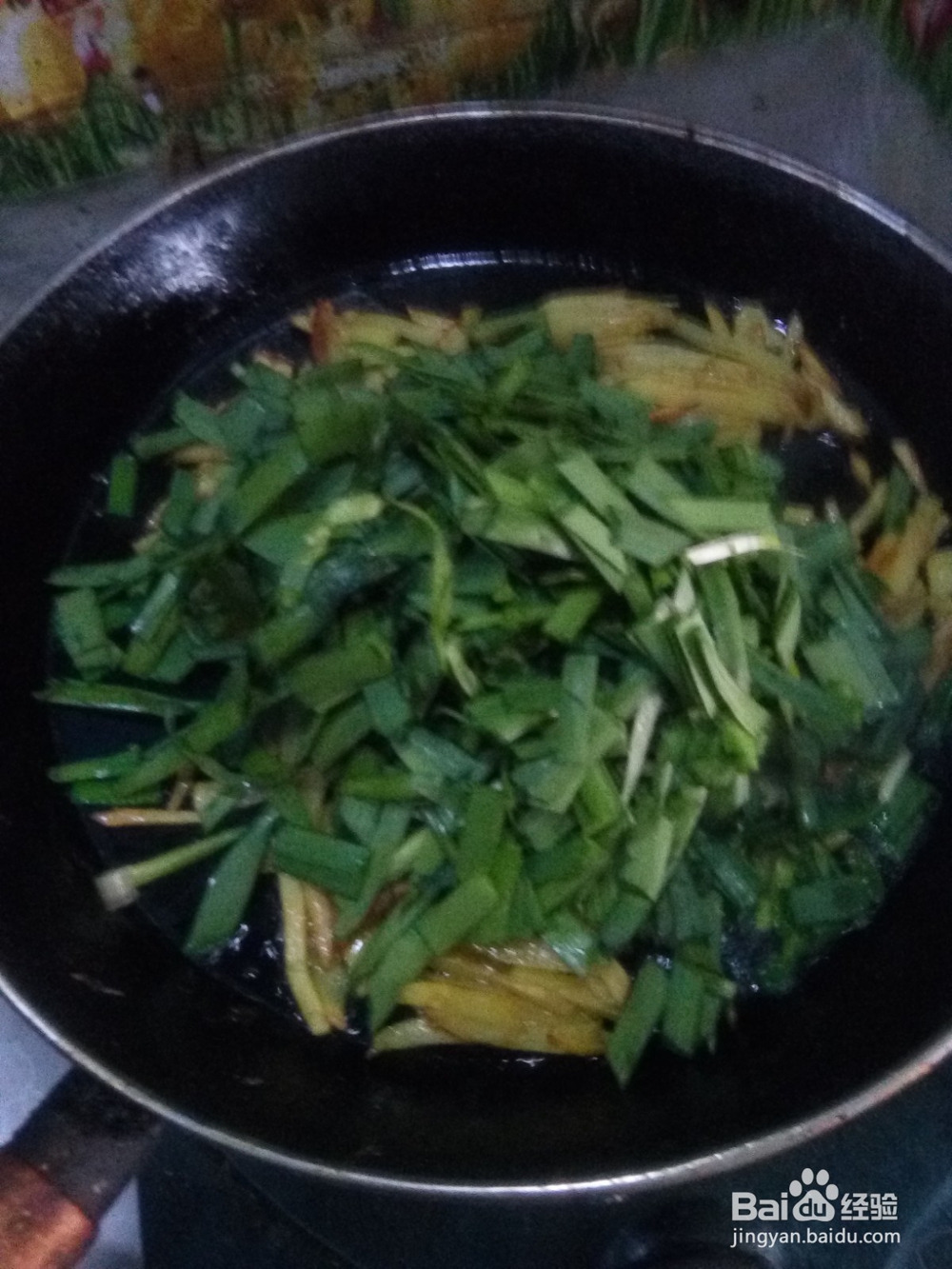 马铃薯丝炒韭菜