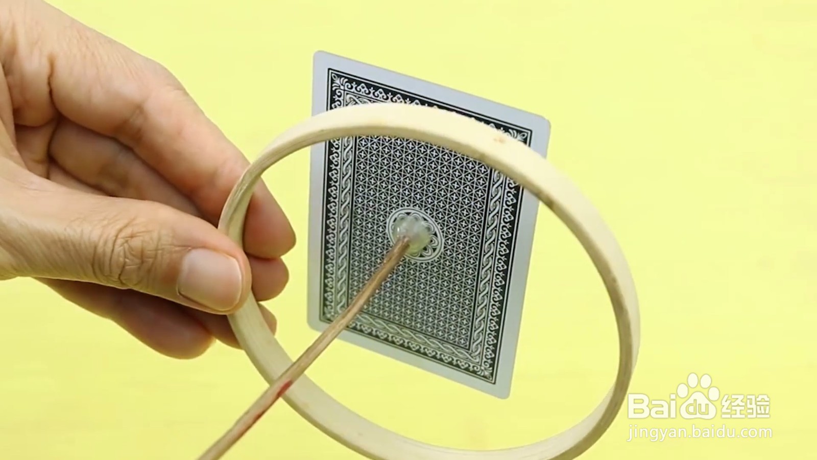 悬浮扑克牌魔术原理，原来我们都被骗了