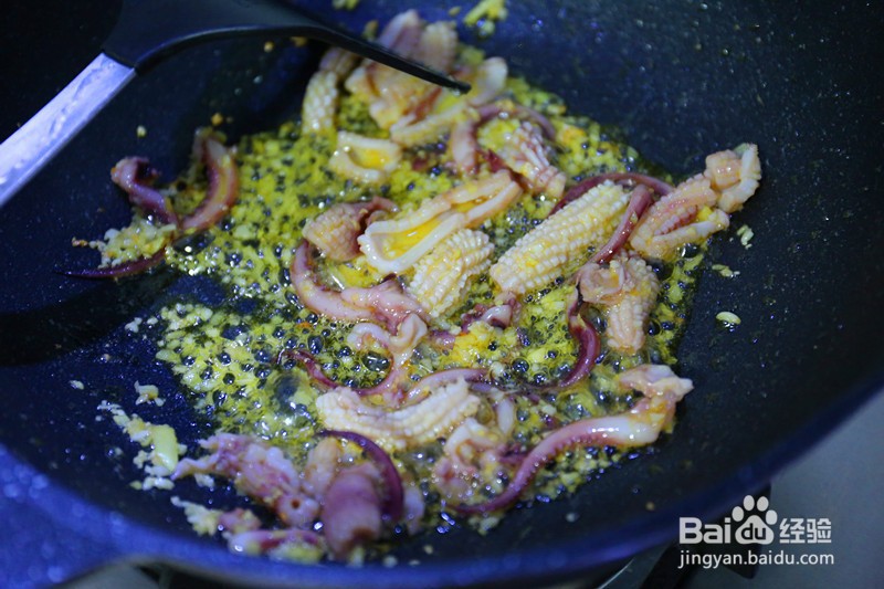 杭椒爆鲜鱿的做法