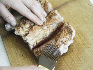 广式脆皮烤肉怎么做？
