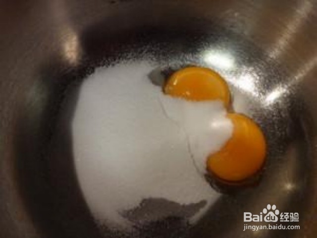 家庭自制香草酸奶油草莓冰淇淋