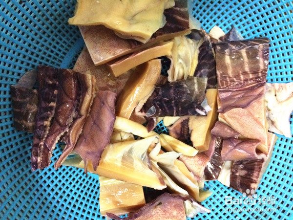 鱿鱼鸭肉煲的做法