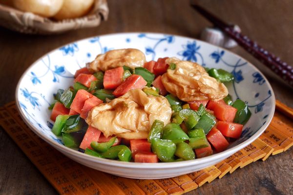 青椒火腿油面筋