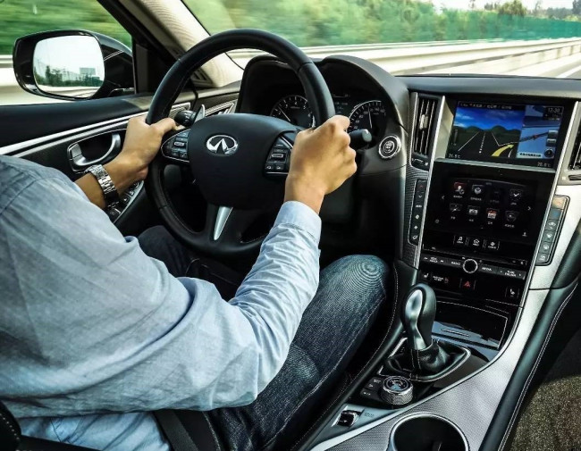 停车时方向盘正了,轮子不正是什么原因