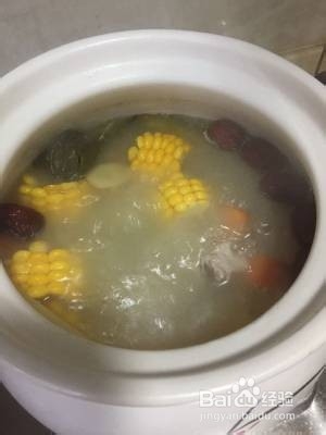 食补佳品冬日暖胃玉米脊骨汤的做法
