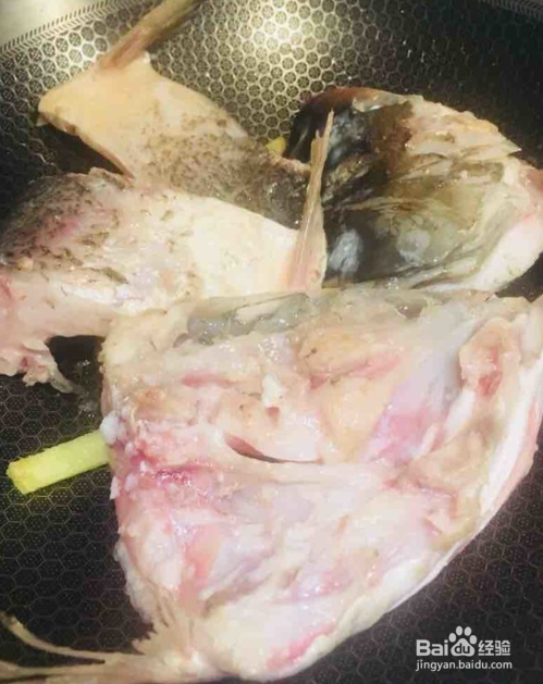 鱼头炖粉皮的做法