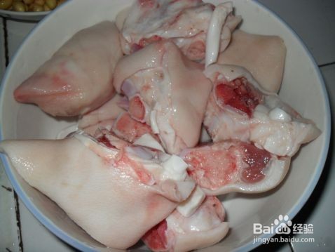 丰胸减肥餐之猪蹄花生红枣汤
