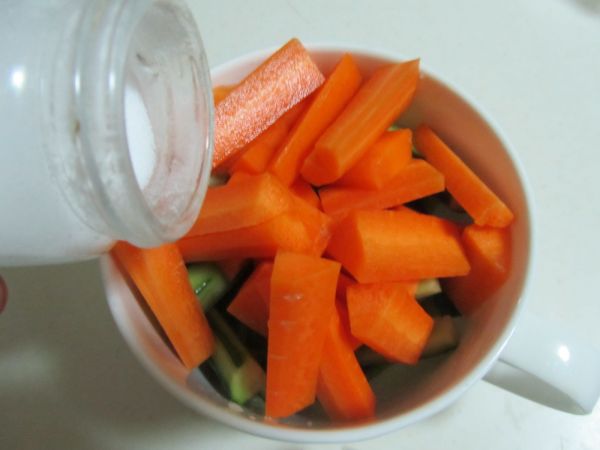 泡椒凤爪什锦菜