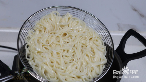 鸡丝拌面的做法
