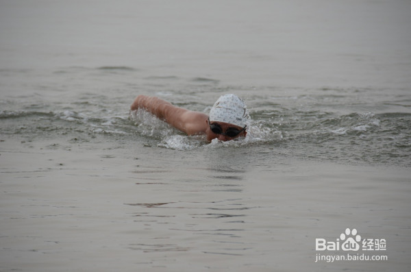 天热去游泳,但是游泳最容易发生的“游泳肩”你知道多少?